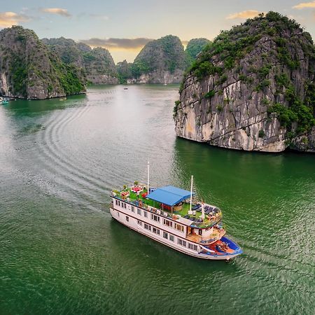 Sunlight Cruise Hotel Ha Long Bagian luar foto