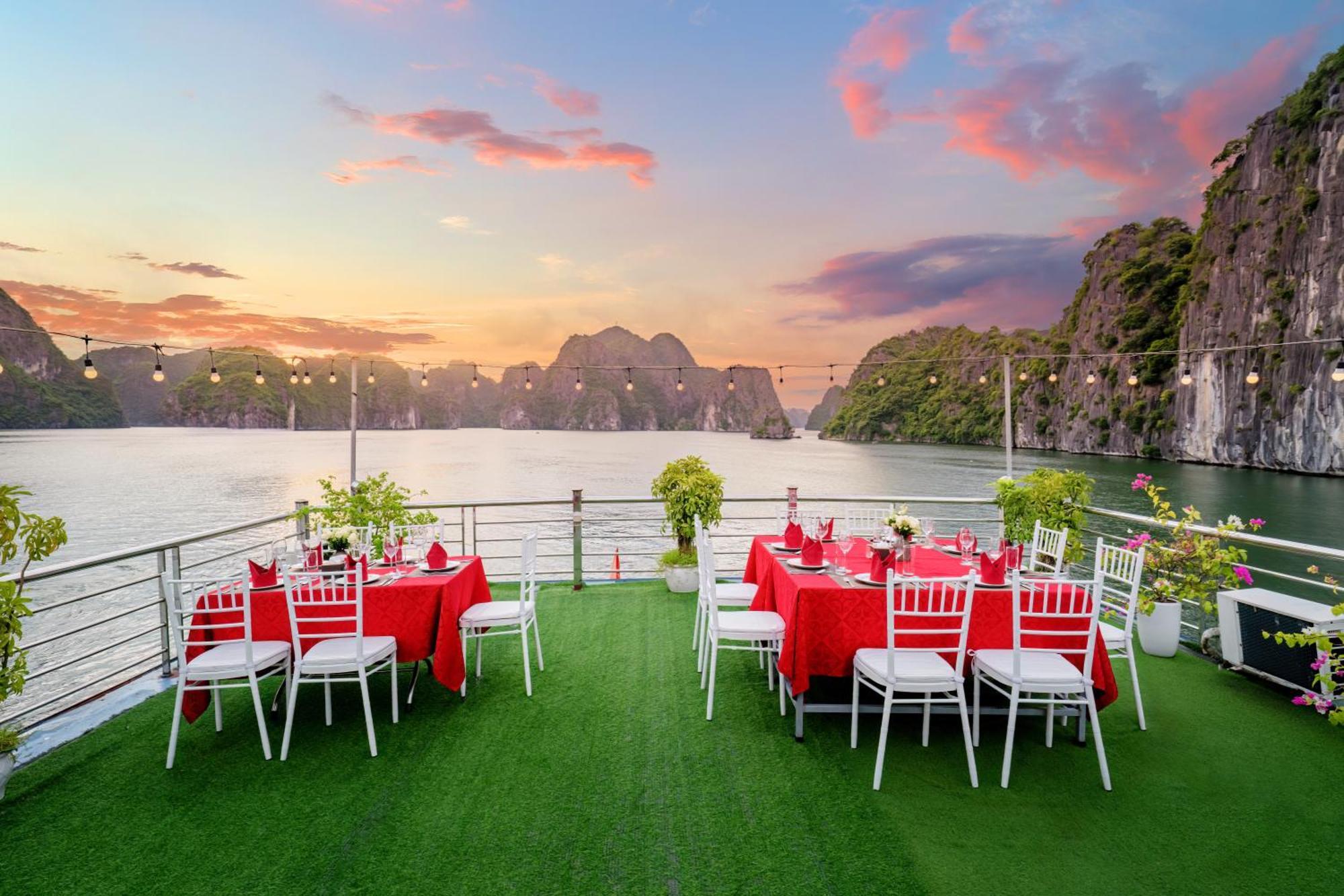 Sunlight Cruise Hotel Ha Long Bagian luar foto