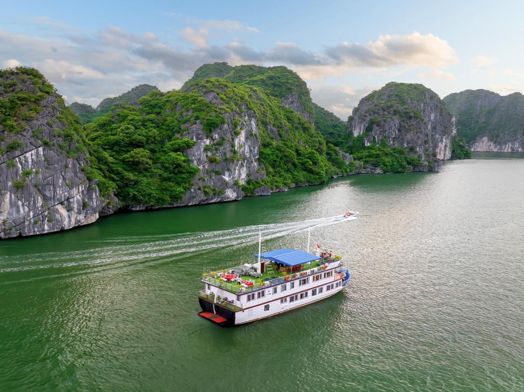 Sunlight Cruise Hotel Ha Long Bagian luar foto