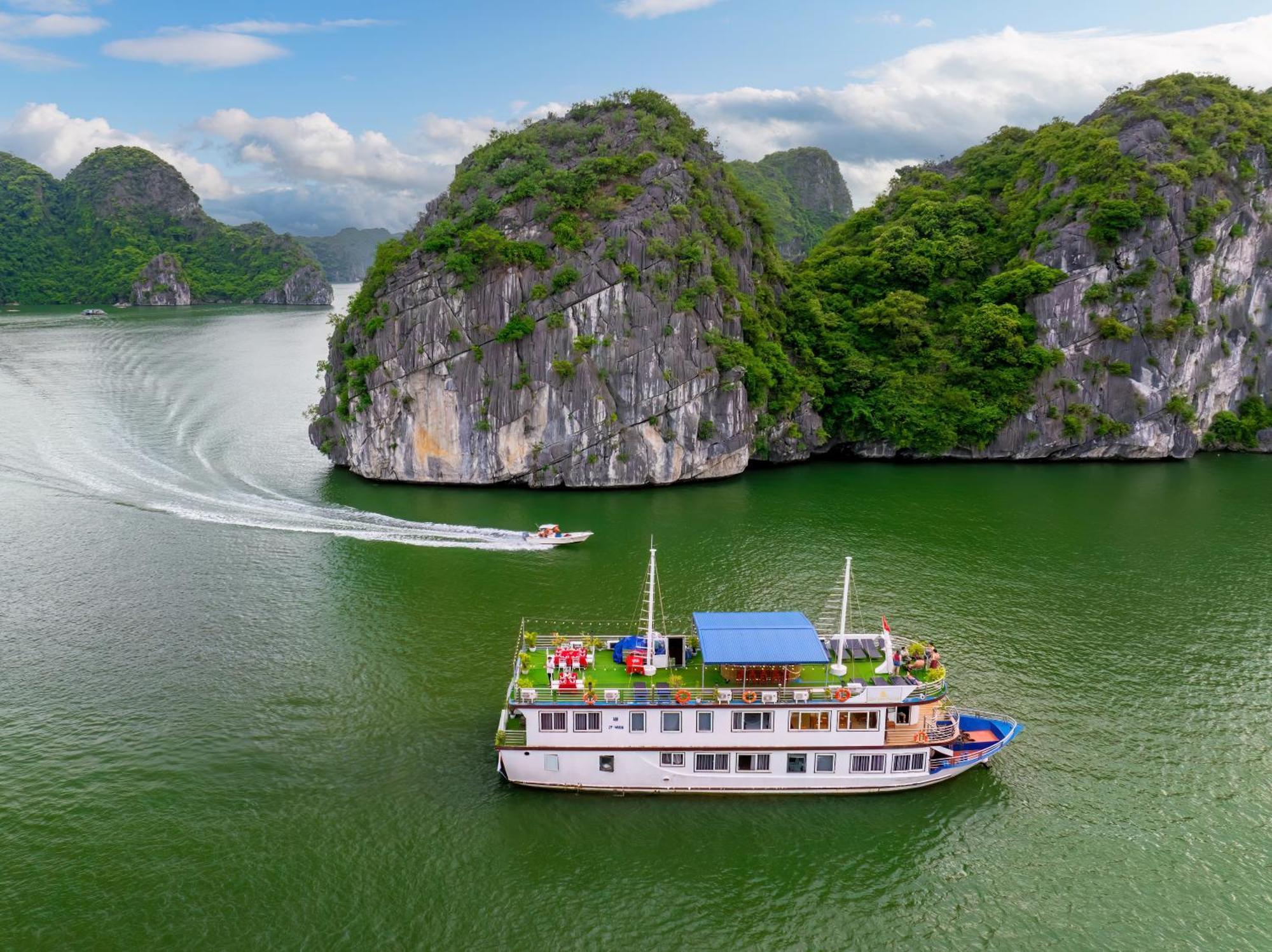 Sunlight Cruise Hotel Ha Long Bagian luar foto